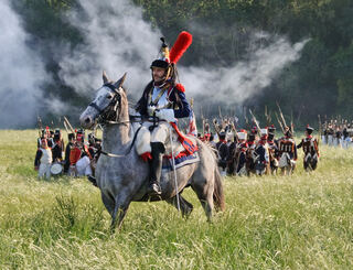 Bataille_Waterloo_1815_reconstitution_2011_cuirassier.jpg