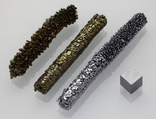 Vanadium_crystal_bar_and_1cm3_cube.jpg